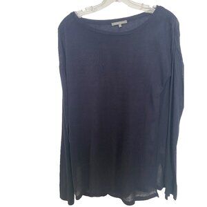 Long-sleeved, light-weight knit